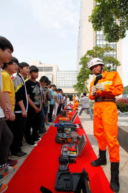 舟山支队举行《纲要》颁布两周年宣传活动
