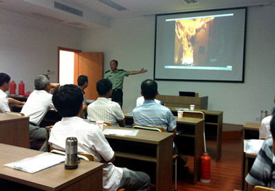 成人学校&ldquo;开课&rdquo;学消防 失地农民夜学忙