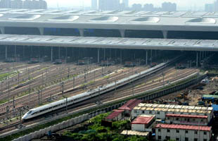 今日起子女不常回家看望或问候老人属违法