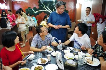 福州一餐厅推出“餐费随意”倡导互信