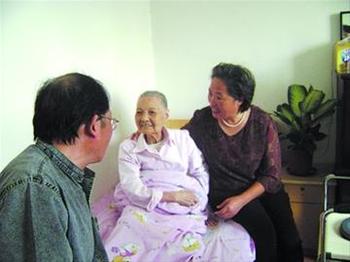 赵克兰夫妇：照顾４对“父母”３０年如一日