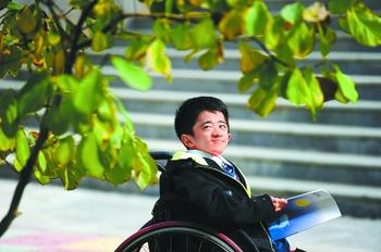 重生铸就《命运之上》——“玻璃娃娃”的文学梦