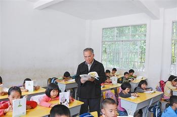 一个中越边境小学教师的守望